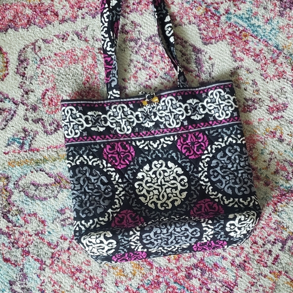 Vera Bradley Handbags - NWOT Vera Bradley tote